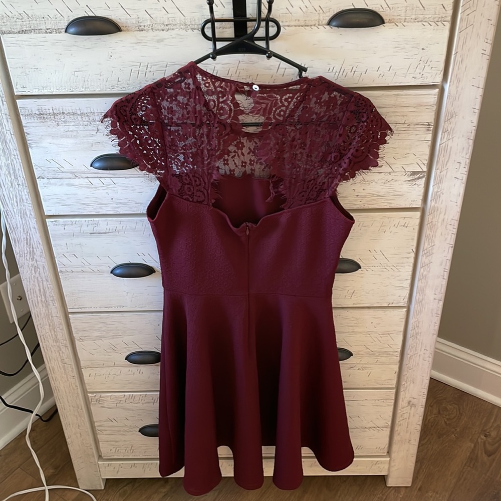 Burgundy Francesca’s dress - Picture 4 of 7